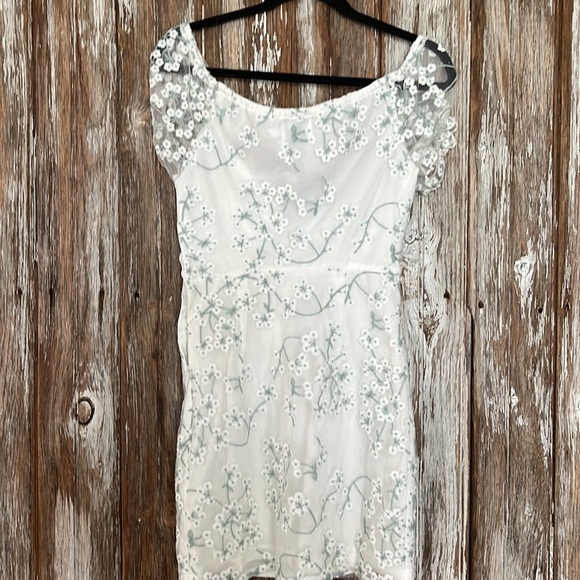 PRINCESS POLLY EMBROIDERED DRESS, size 4 - Picture 6 of 8